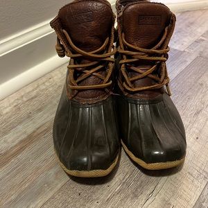 Good condition sperry boots